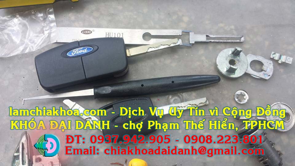 làm lại chìa khóa xe Ford Focus