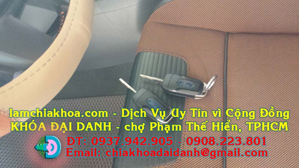 làm chìa khóa xe Ford Wildtrak
