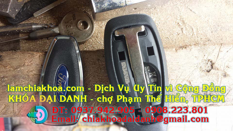 làm chìa khóa thông minh xe Ford
